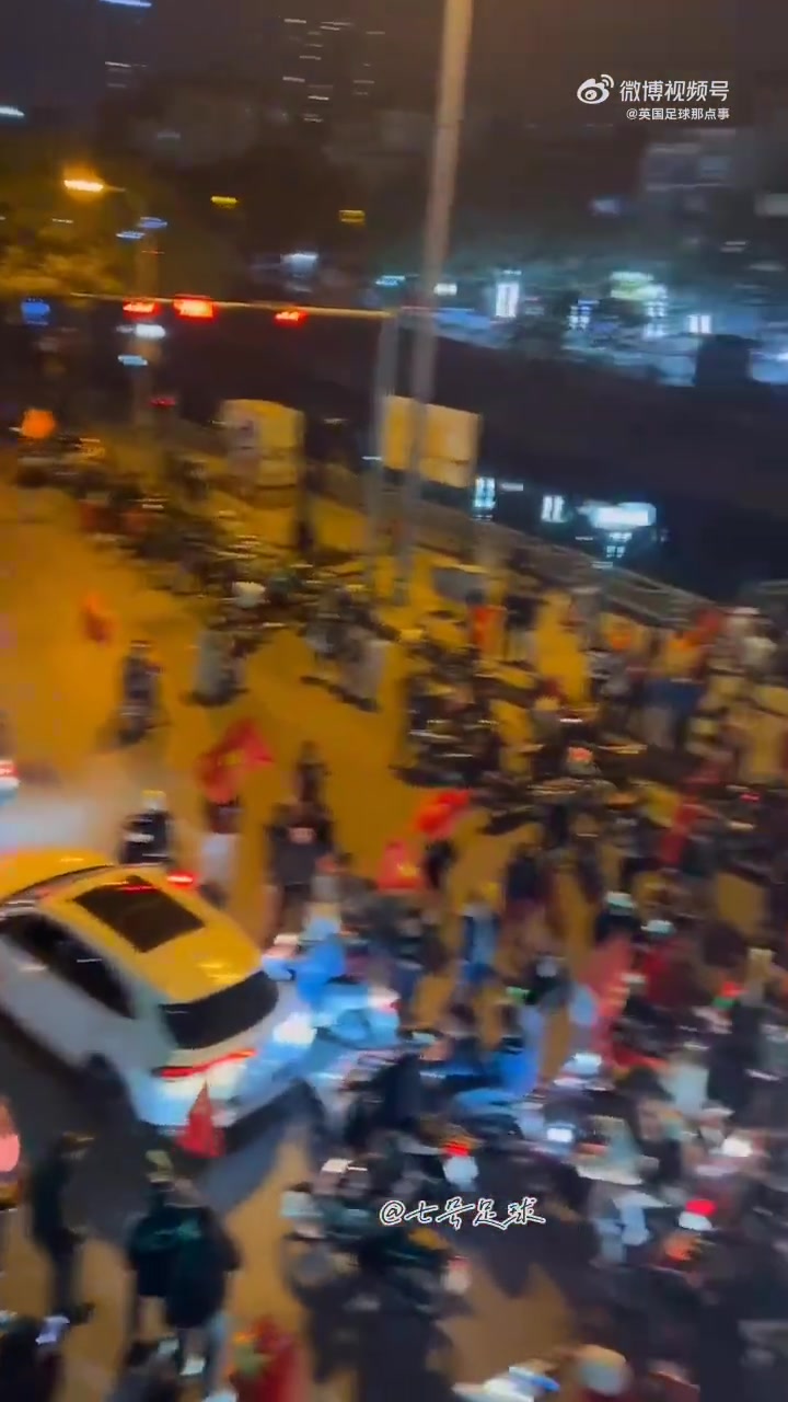 kaiyun-越南U23夺季军后：国内彻夜沸腾，深夜街头摩的穿梭，喇叭声轰鸣